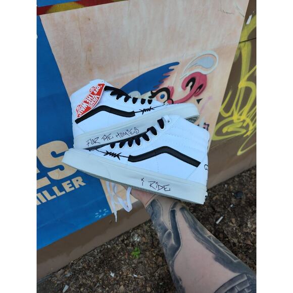 Hand Painted Custom Vans M6/W7.5 - Picture 4 of 12